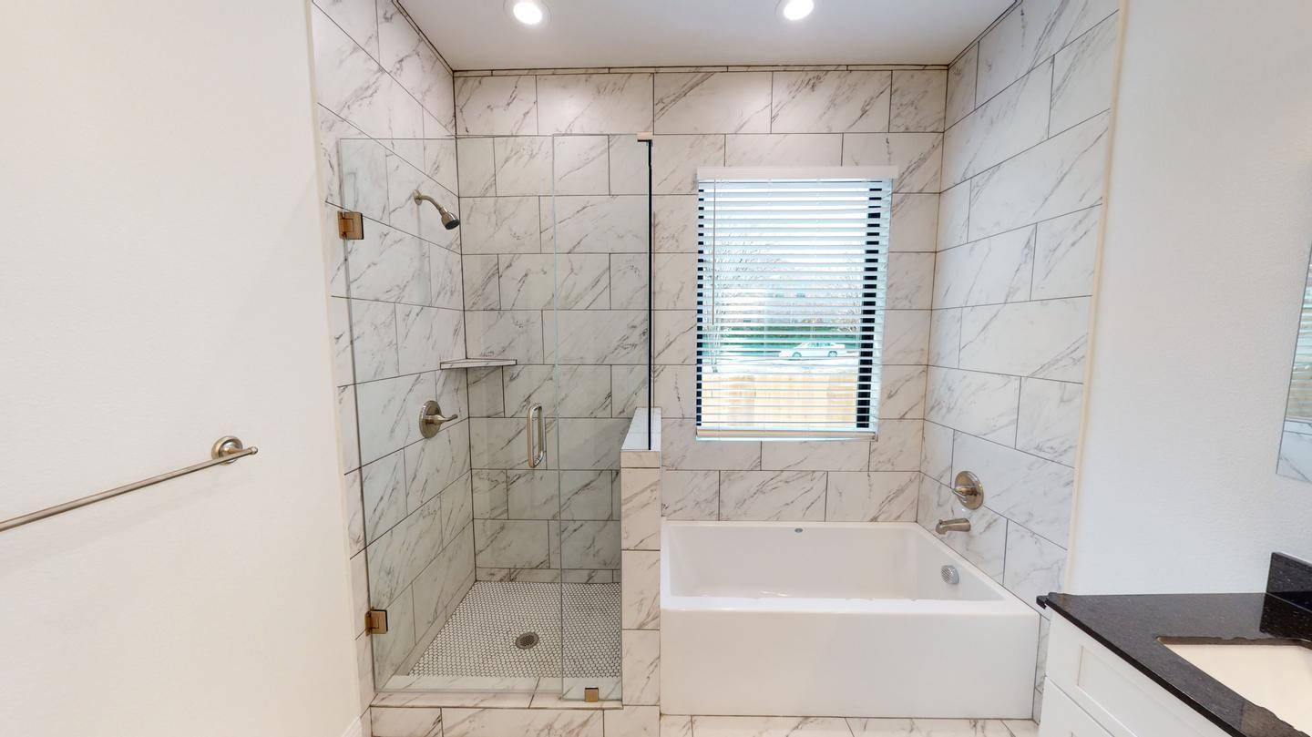 Building Photo - Beautifully renovated Bishop Arts District home near Lake Cliff Park