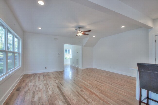 Building Photo - 1710 Nubell St