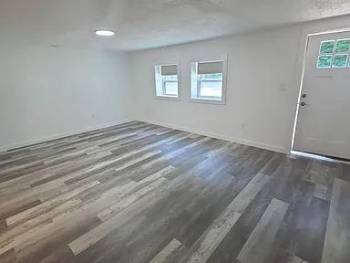 Building Photo - 2383 Country Club Rd