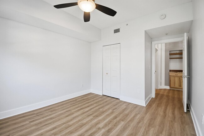 Building Photo - 2005 Mariposa Vista Ln