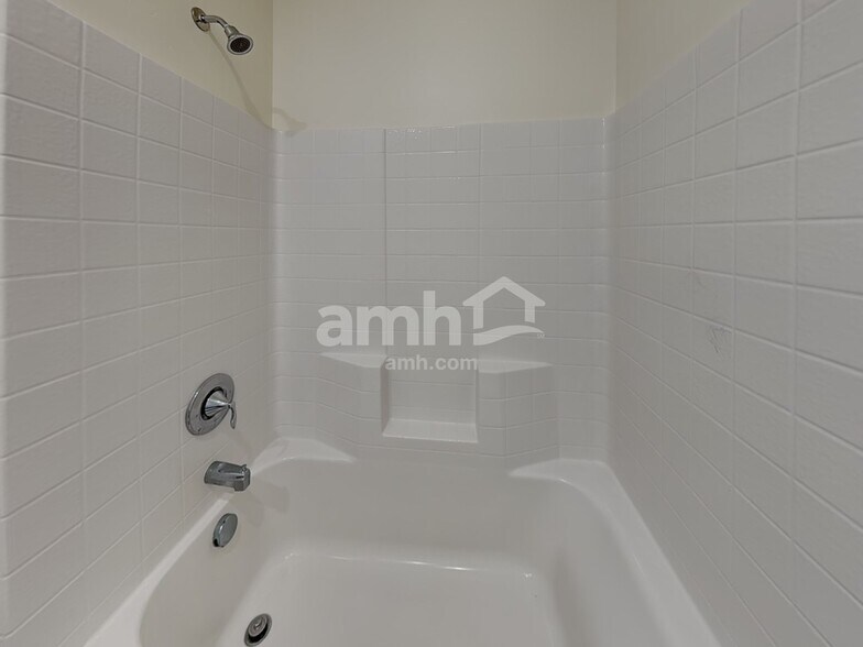 Building Photo - 9516 Aviara St