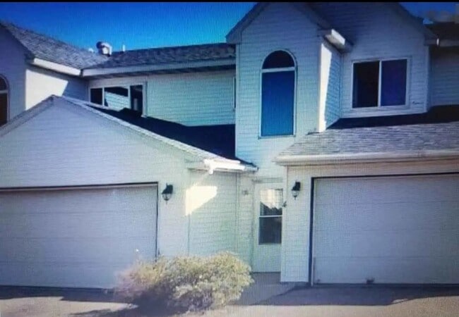 Building Photo - 2425 Bostrom Ct