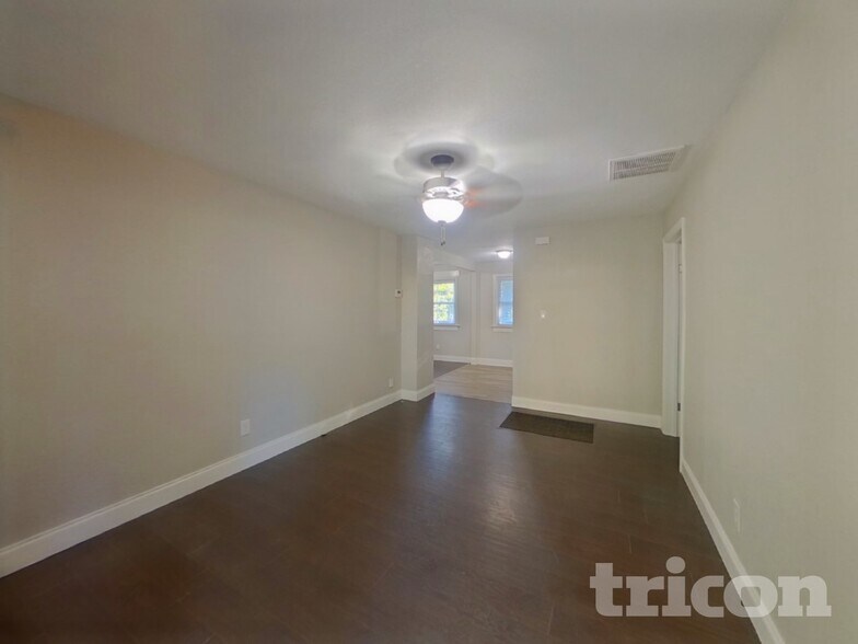 Building Photo - 1724 Logie Ave