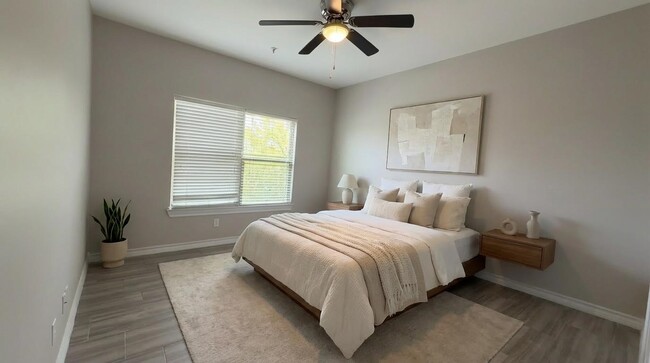 Building Photo - 5601 Cuenca Dr