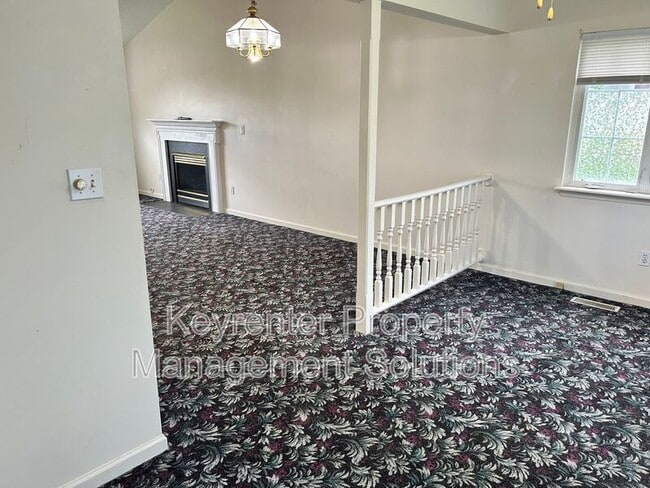 Building Photo - 2055 Hampton Dr
