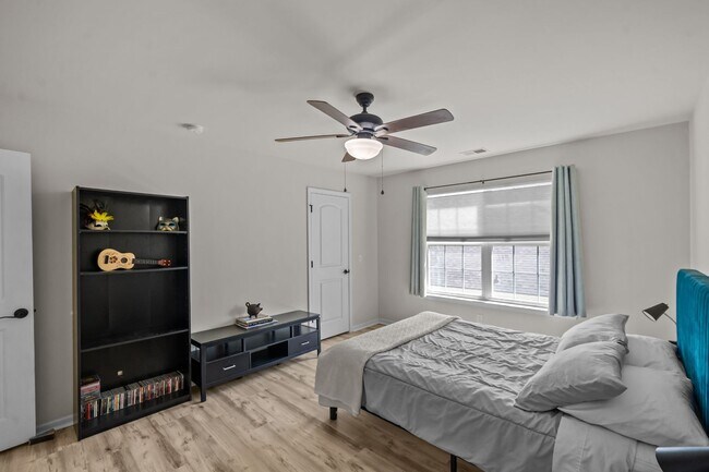 Building Photo - Relax by the Water – 4BR Home with Pond Views in Creekside