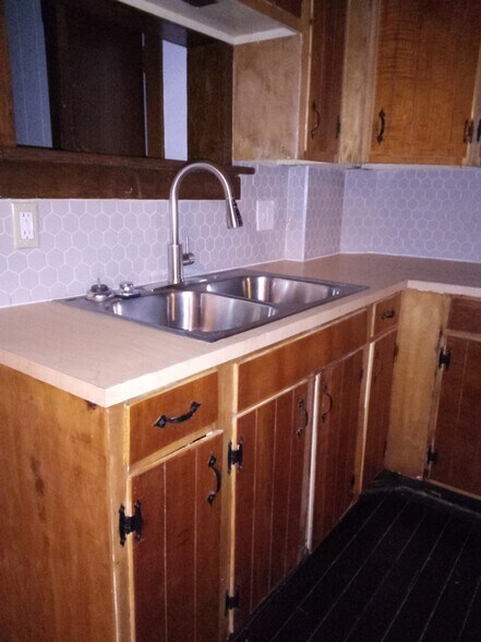 Building Photo - 364 S 10th St