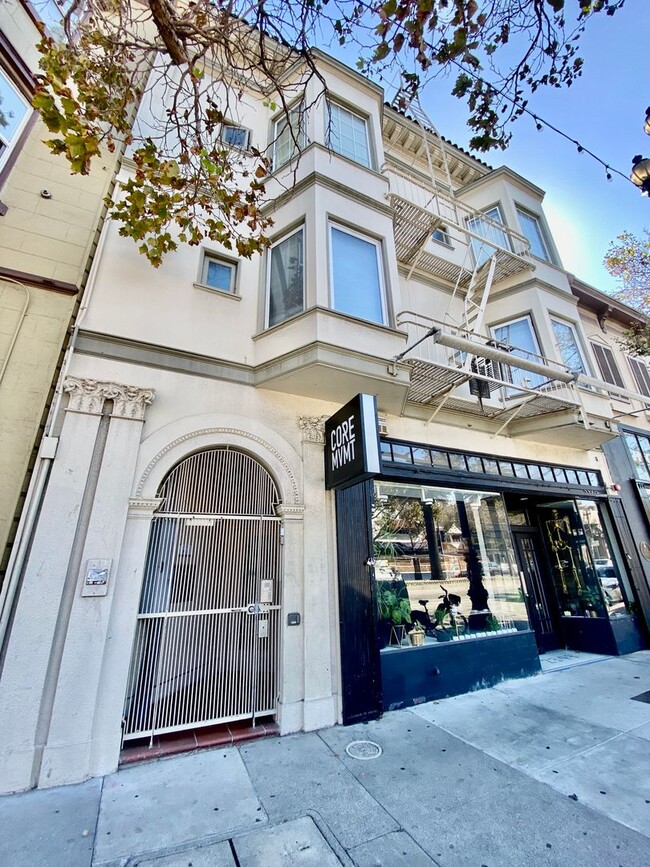 Building Photo - Bright, Renovated 1BD with In-Unit W/D and...