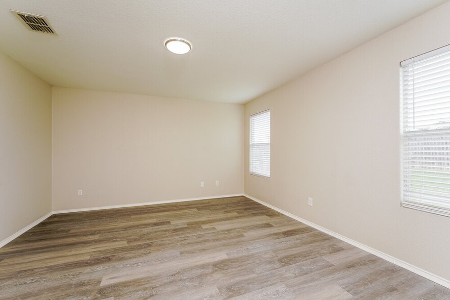 Building Photo - 306 Olivia Ln
