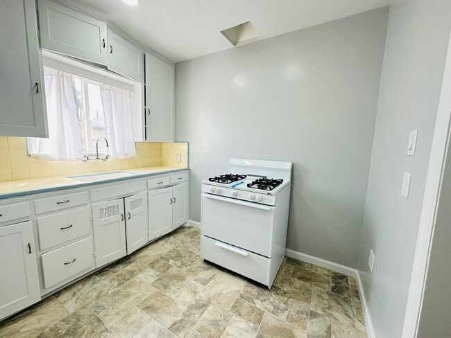 Building Photo - 7 E Clark St