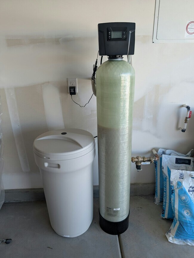 Building Photo - 9926 S Ullom Dr