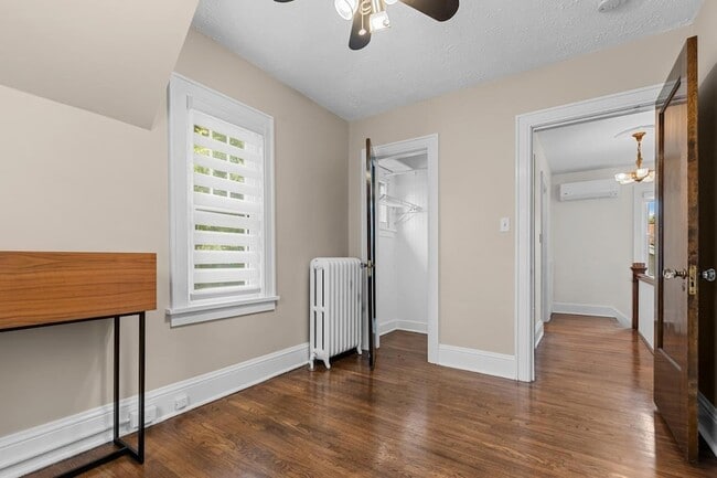 Building Photo - 4848 Ewing Ave S