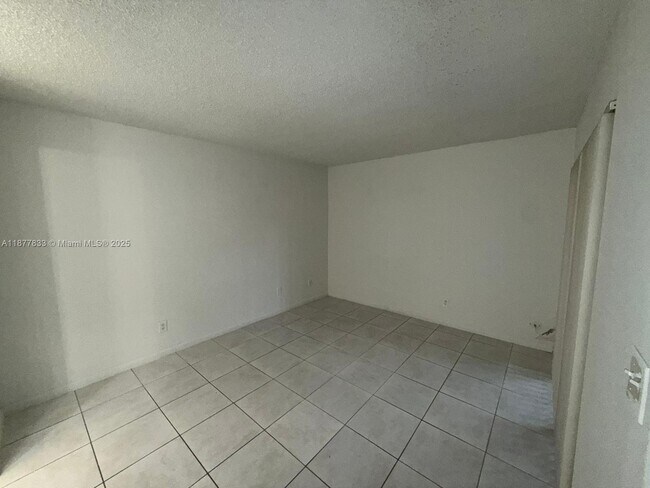 Building Photo - 3396 Foxcroft Rd