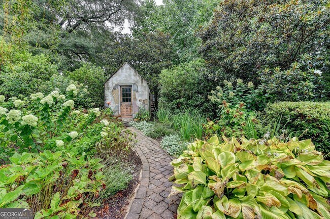 Building Photo - 2611 Briers N Dr