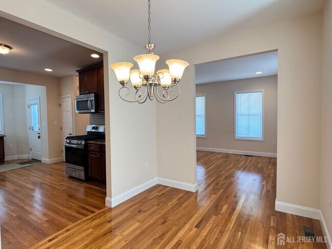 Building Photo - 150 George St