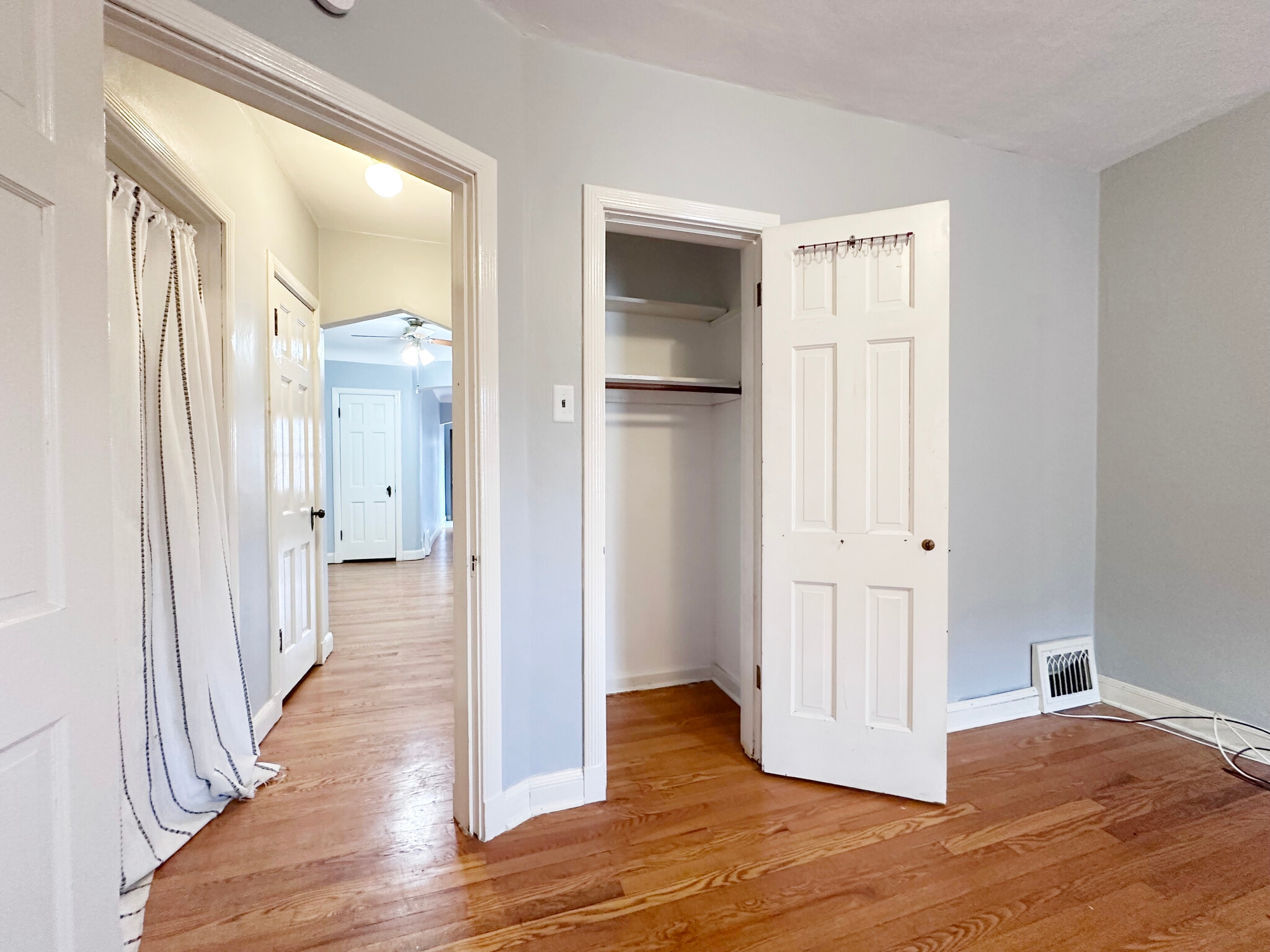 Building Photo - 5816 Mardel Ave