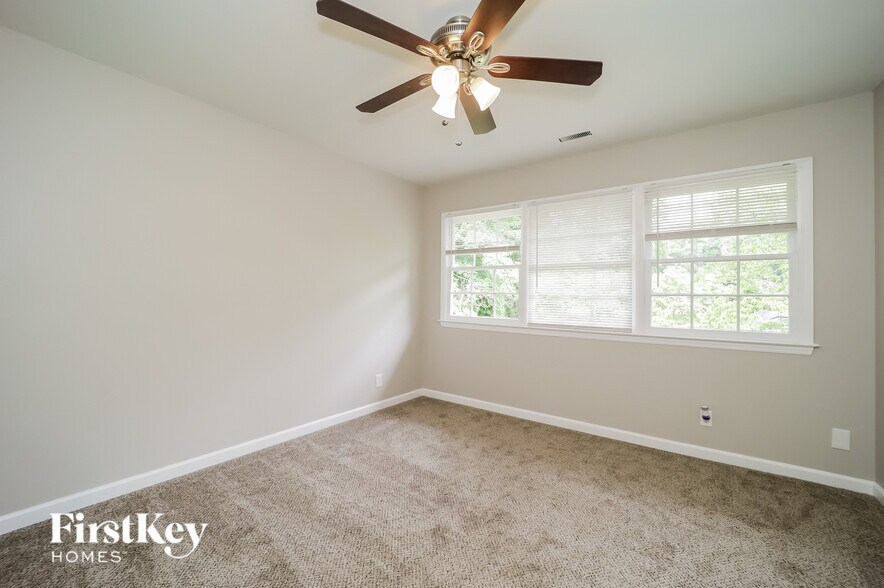 Building Photo - 2706 Northampton Dr