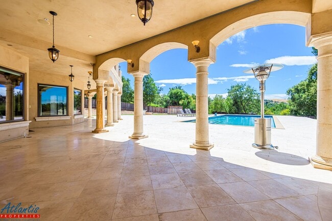 Building Photo - Executive Estate in the Heart of Silicon Valley