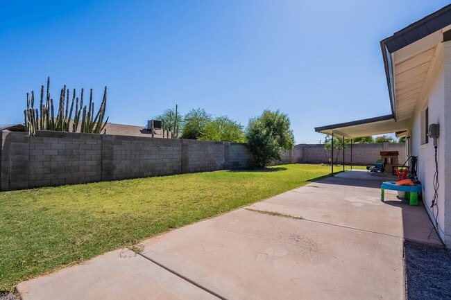 Building Photo - 651 E Kael Cir