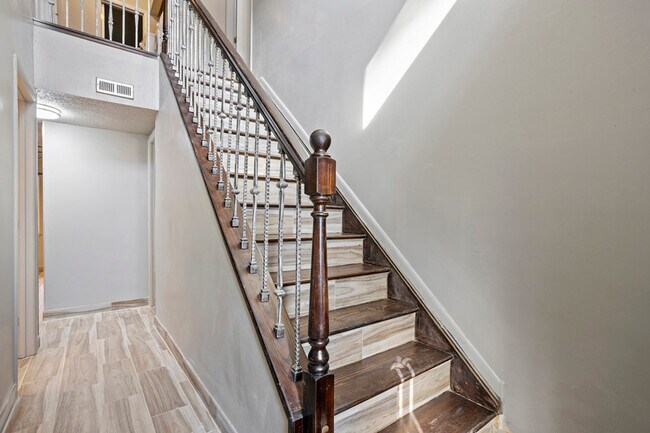 Building Photo - 602 Dylan Ct