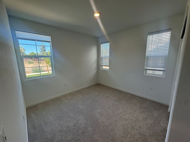 Building Photo - New Harvest Glen home