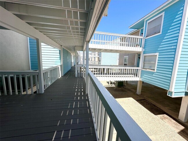 Building Photo - 500 Tiki Dr