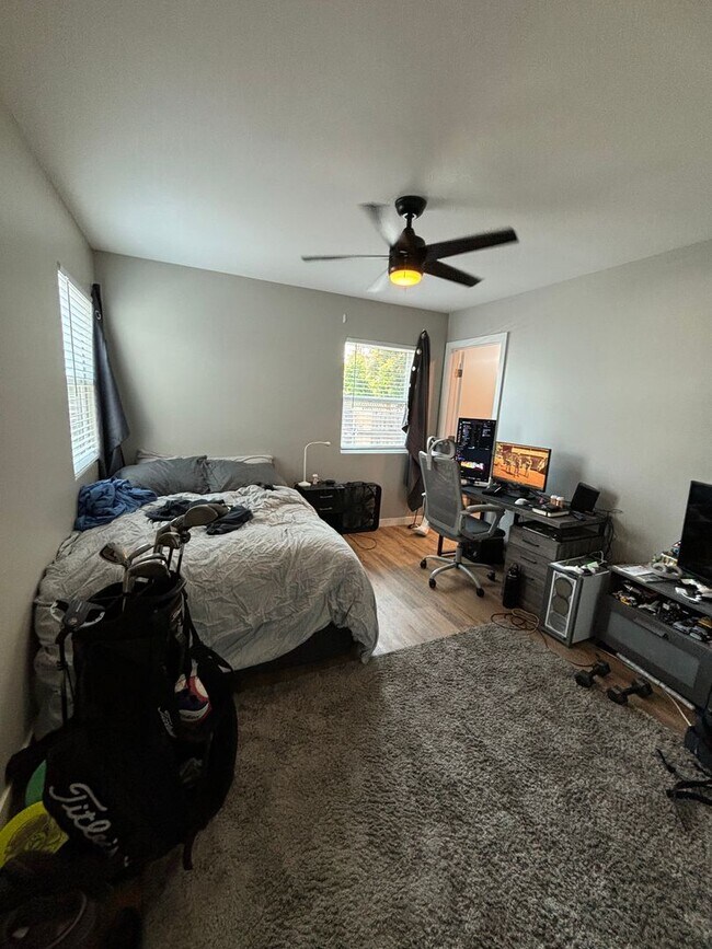 Building Photo - 4 bed 4 bath home - with personal AC in ea...