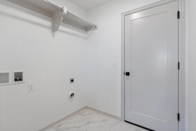 Building Photo - 417 Haven St