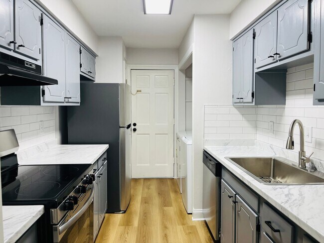 Building Photo - Wow! Newly renovated 2 bedroom 2 bathroom unit in Lithonia. Must see!