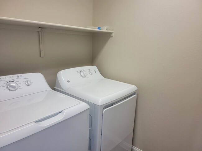 Building Photo - Beautiful 4-Bedroom Home! Must see!