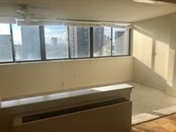 Building Photo - 2 Hawthorne Pl