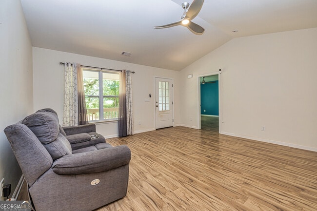 Building Photo - 759 Alvaton Rd