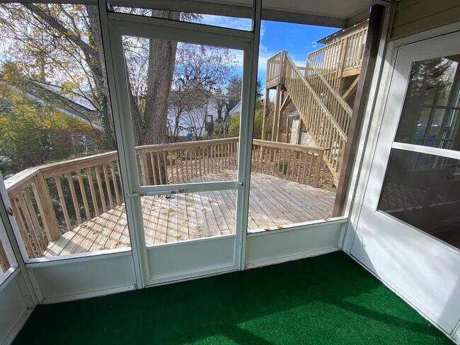 Building Photo - 40 Larchmont Rd
