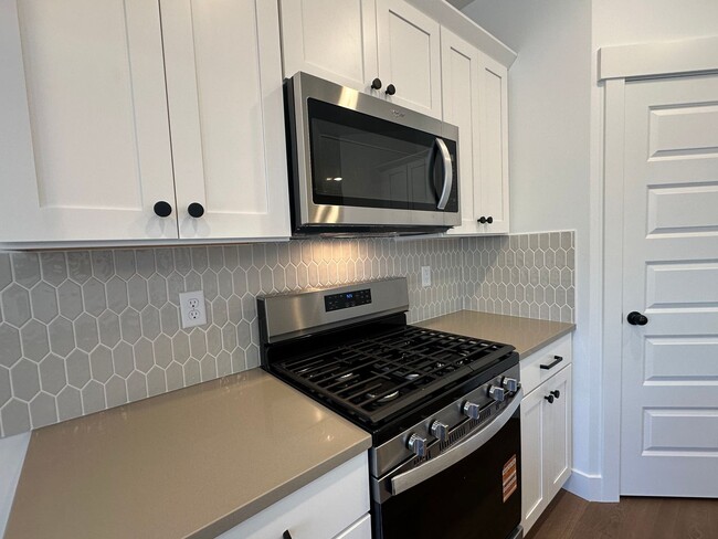 Building Photo - 5260 Acacia Dr