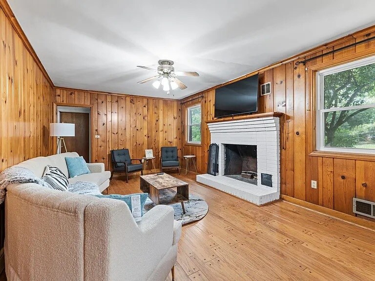 Building Photo - 4140 Timberlane Dr