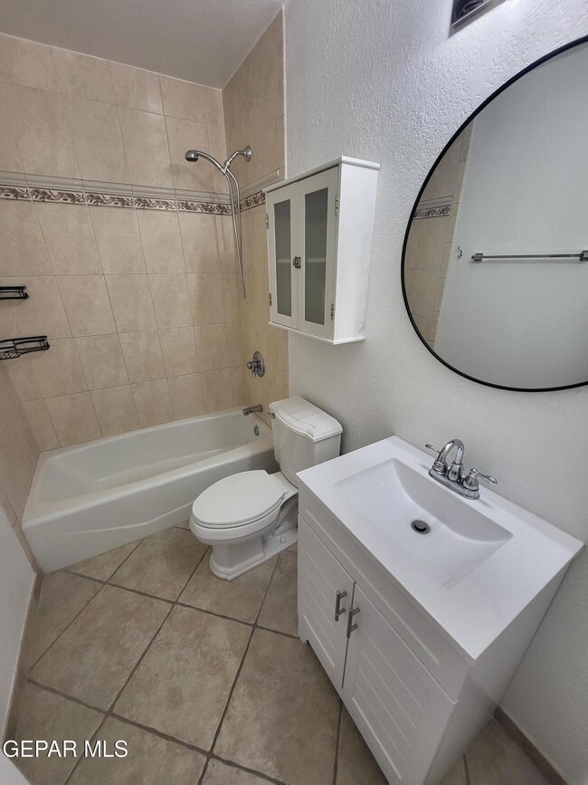 Building Photo - 4600 Sierra Vista Dr