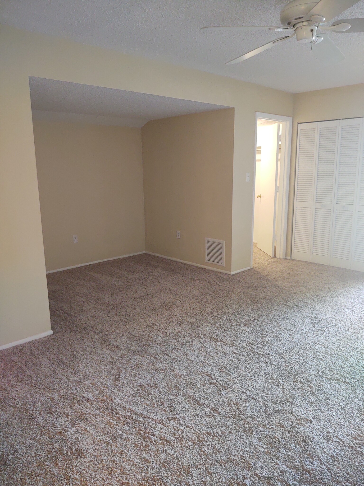 Master BR #1 & Walk In Closet - 2208 Bahia Vista St