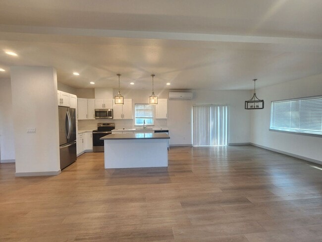 Building Photo - 801 N 24th Ave