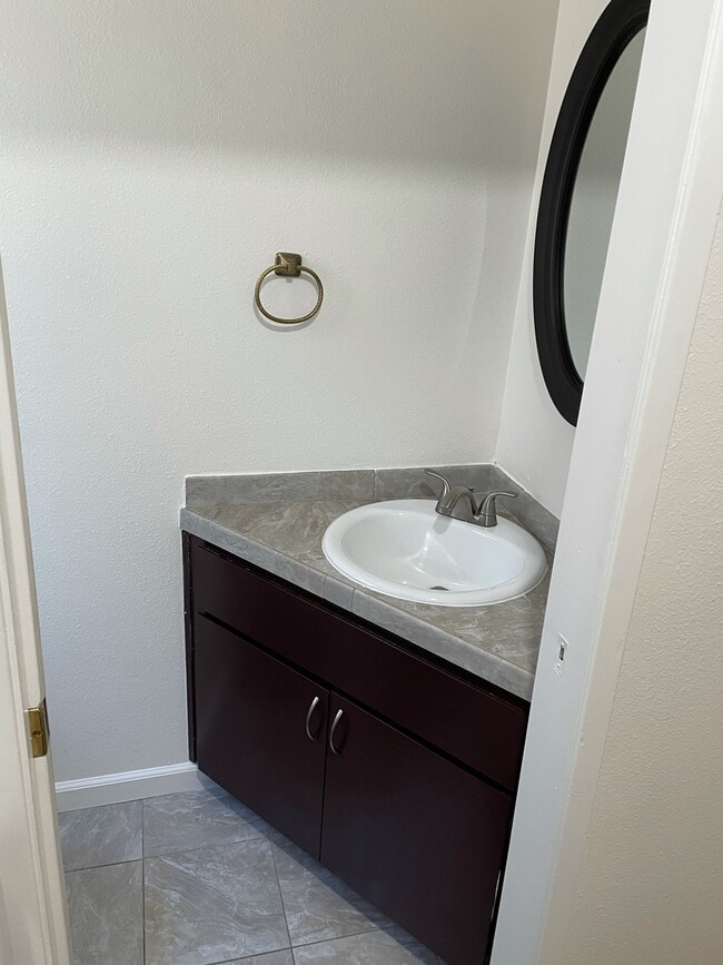 Building Photo - 2631-2631 V St