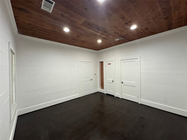 Building Photo - 30302 2nd St