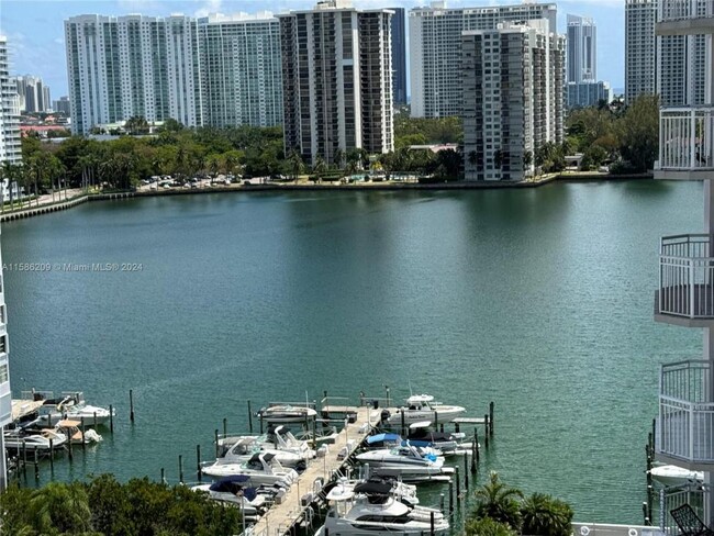 Building Photo - 2 bedroom in Aventura FL 33160