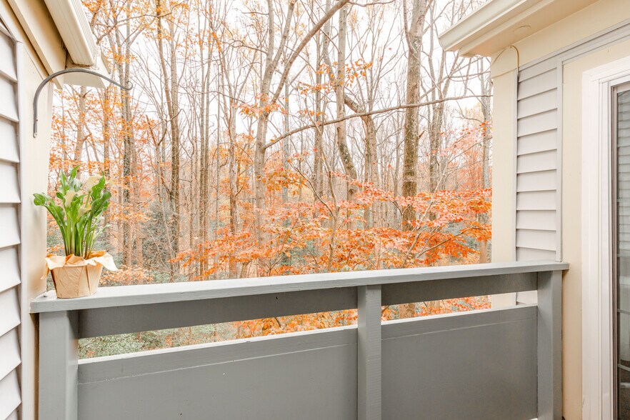 Building Photo - 2241 Lovedale Ln