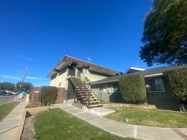 Building Photo - Randall Apartments