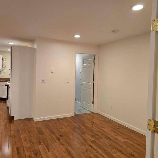 Building Photo - 55 Glen Hill Rd
