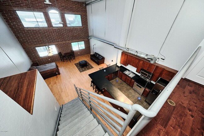 Building Photo - 424 S 2nd St