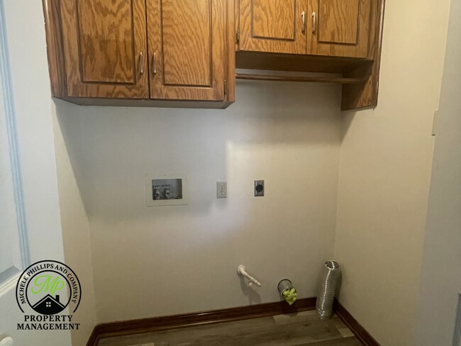 Building Photo - Great Cabot home!