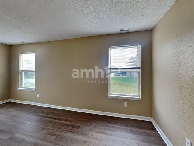 Building Photo - 5440 Shamus Dr