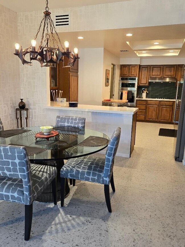 Building Photo - 910 Island Dr