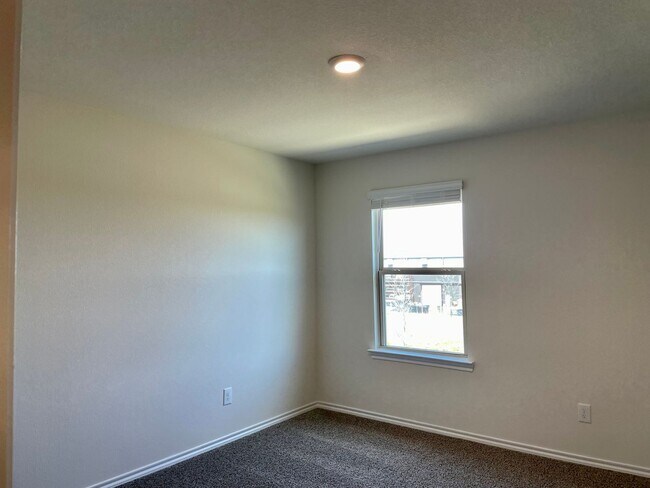 Building Photo - 4 Bed 2.5 Bath House For Lease in Sherman, TX!