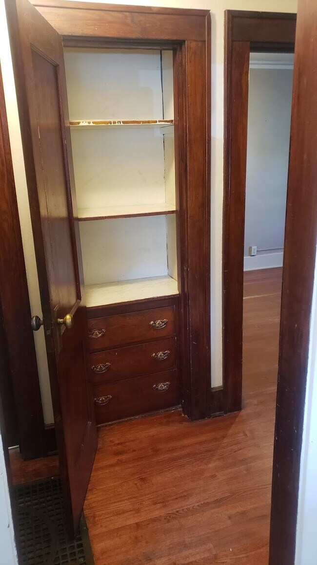 Building Photo - 803 E Flint St